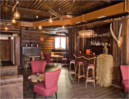 Bar im Chamanna Bed & Breakfast Arosa