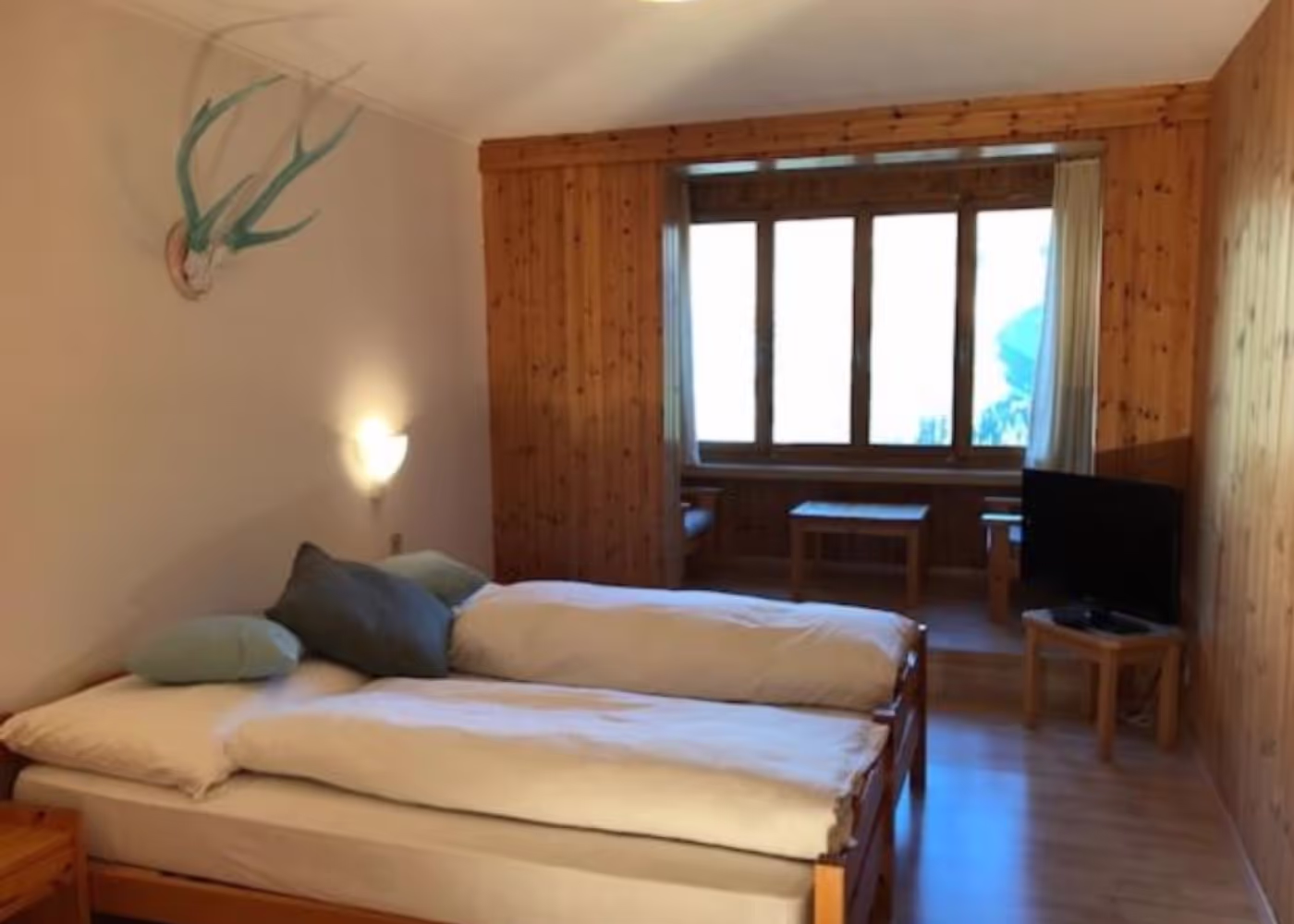Doppelzimmer Superior im Chamanna Bed & Breakfast Arosa, Aufnahme 1 von 5