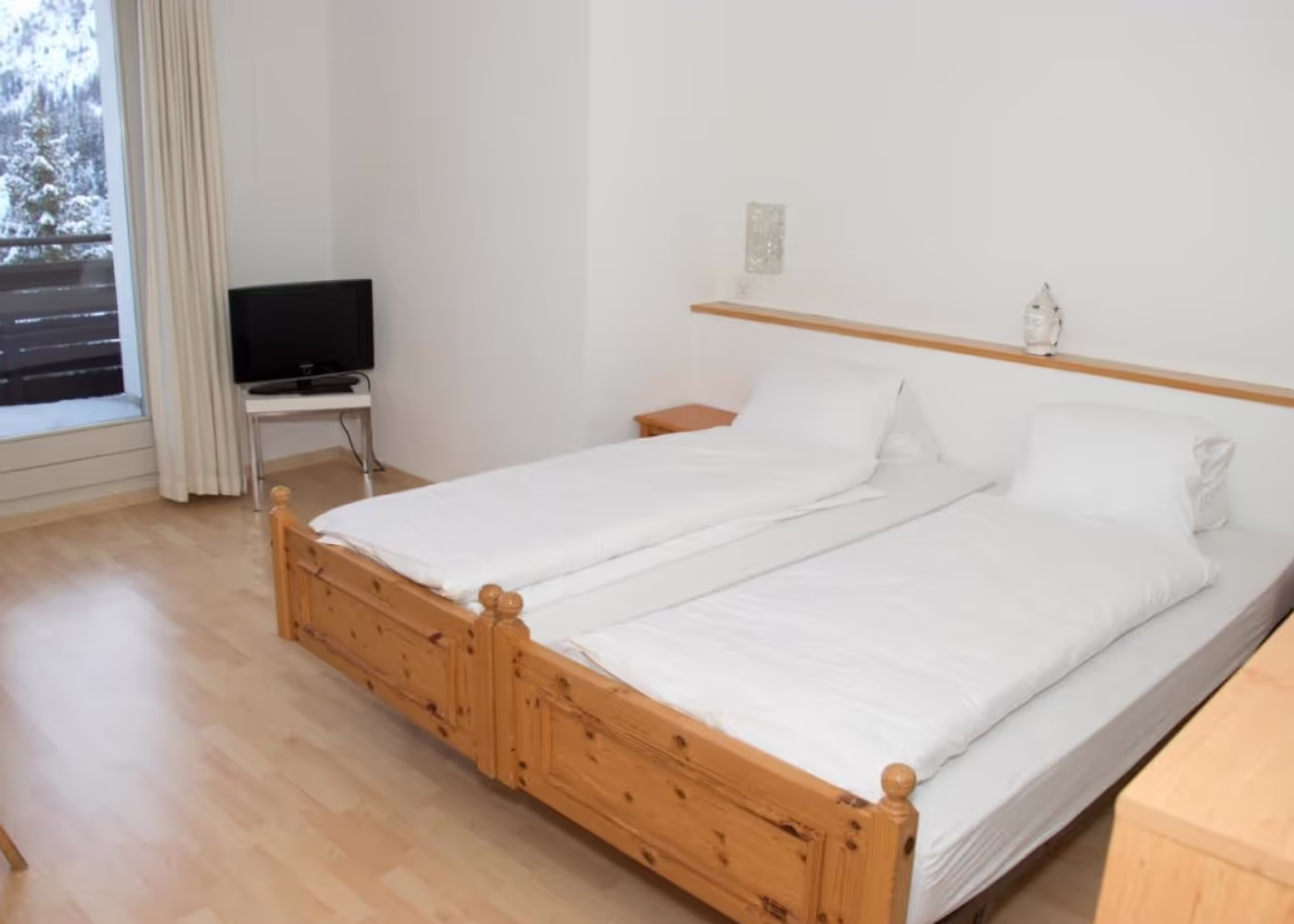 Doppelzimmer Superior im Chamanna Bed & Breakfast Arosa, Aufnahme 5 von 5